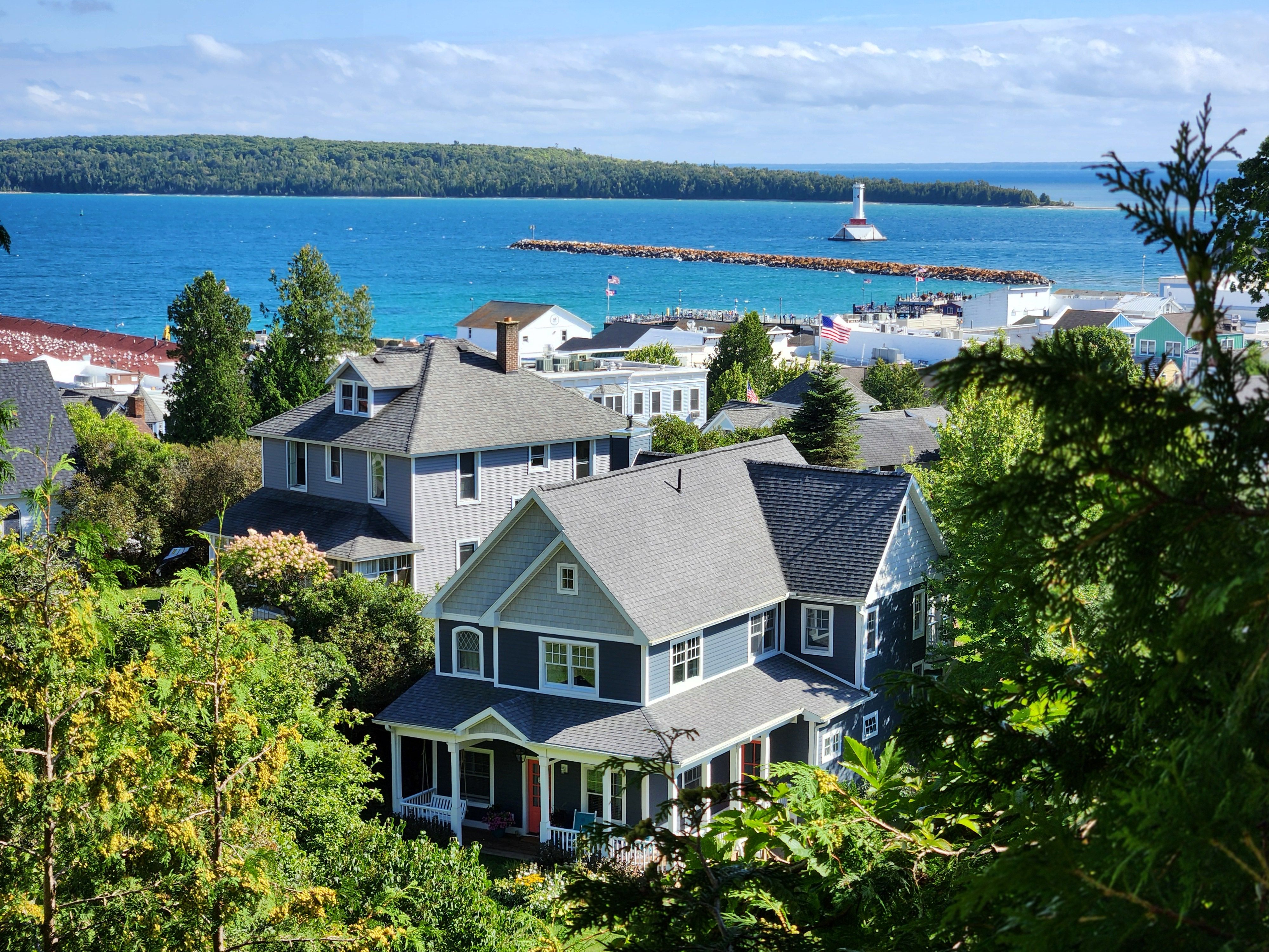 A view of houses and the ocean from a hill · Free Stock Photo