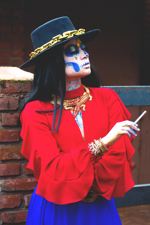 Free A colorful Day of the Dead costume portrait featuring traditional makeup and attire. Stock Photo
