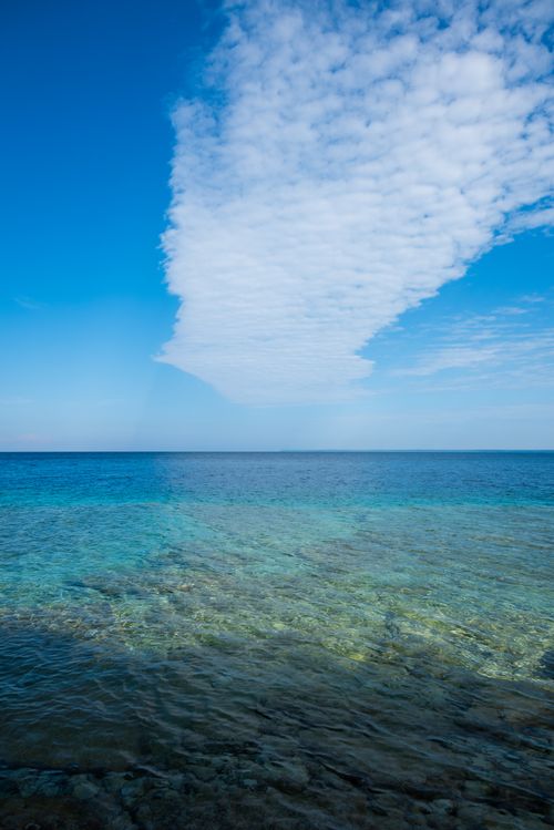 Free Experience the serene turquoise waters and expansive skies of Tobermory, Ontario, perfect for travel and nature enthusiasts. Stock Photo