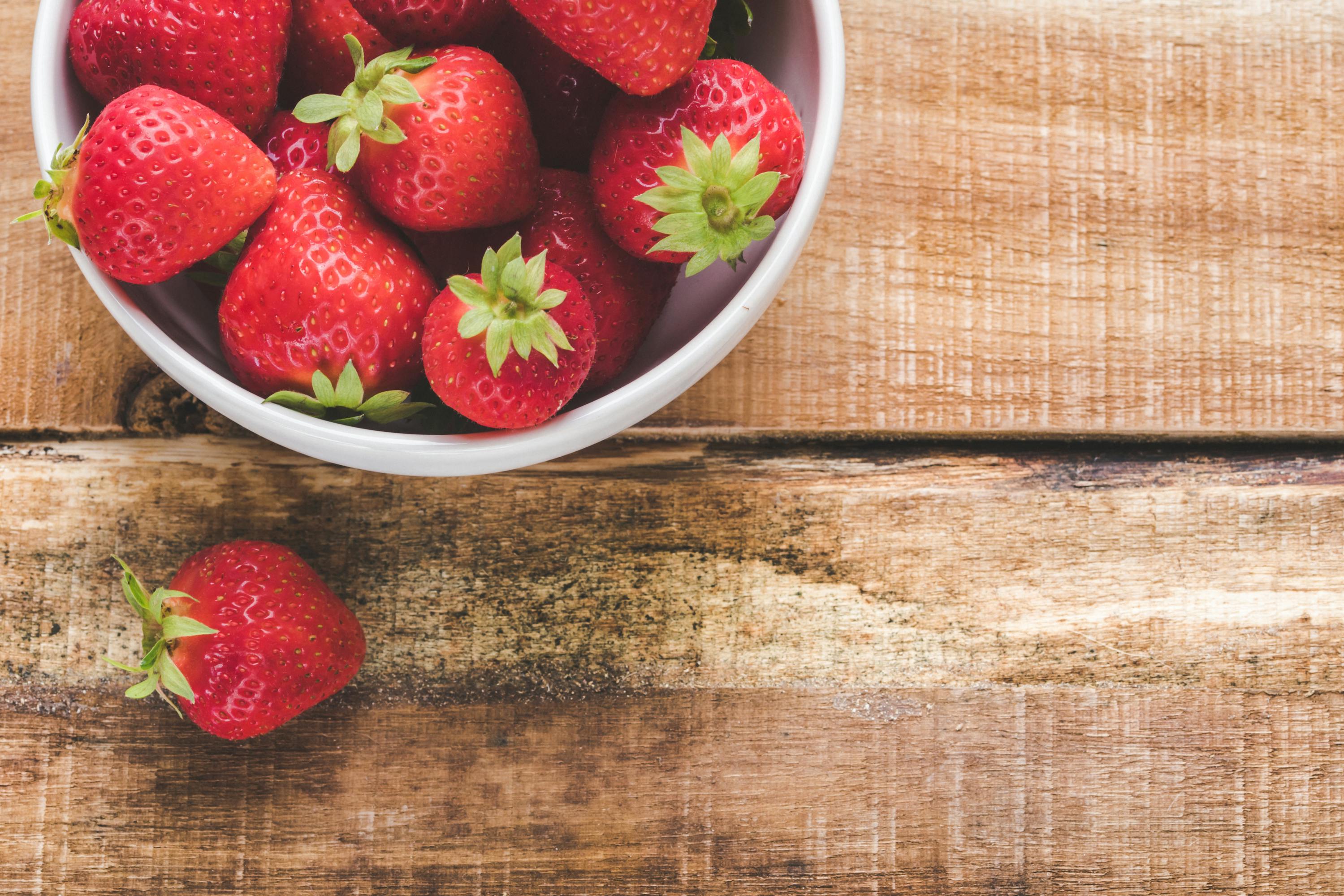 Kostenloses Foto zum Thema: erdbeeren, essen, flatlay