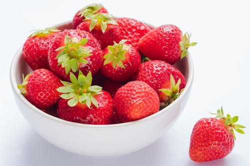 碗草莓水果
