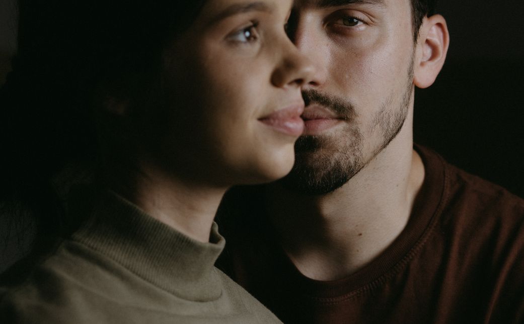 Online dating: starting a conversation on a niche platform