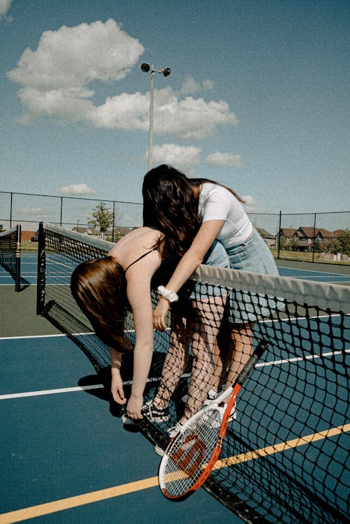 2 Dames Naast Tennisnet