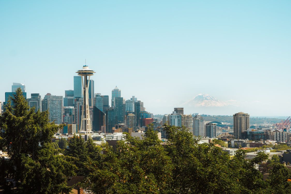 Seattle skyline with Space Needle and Mount Rainier in the background