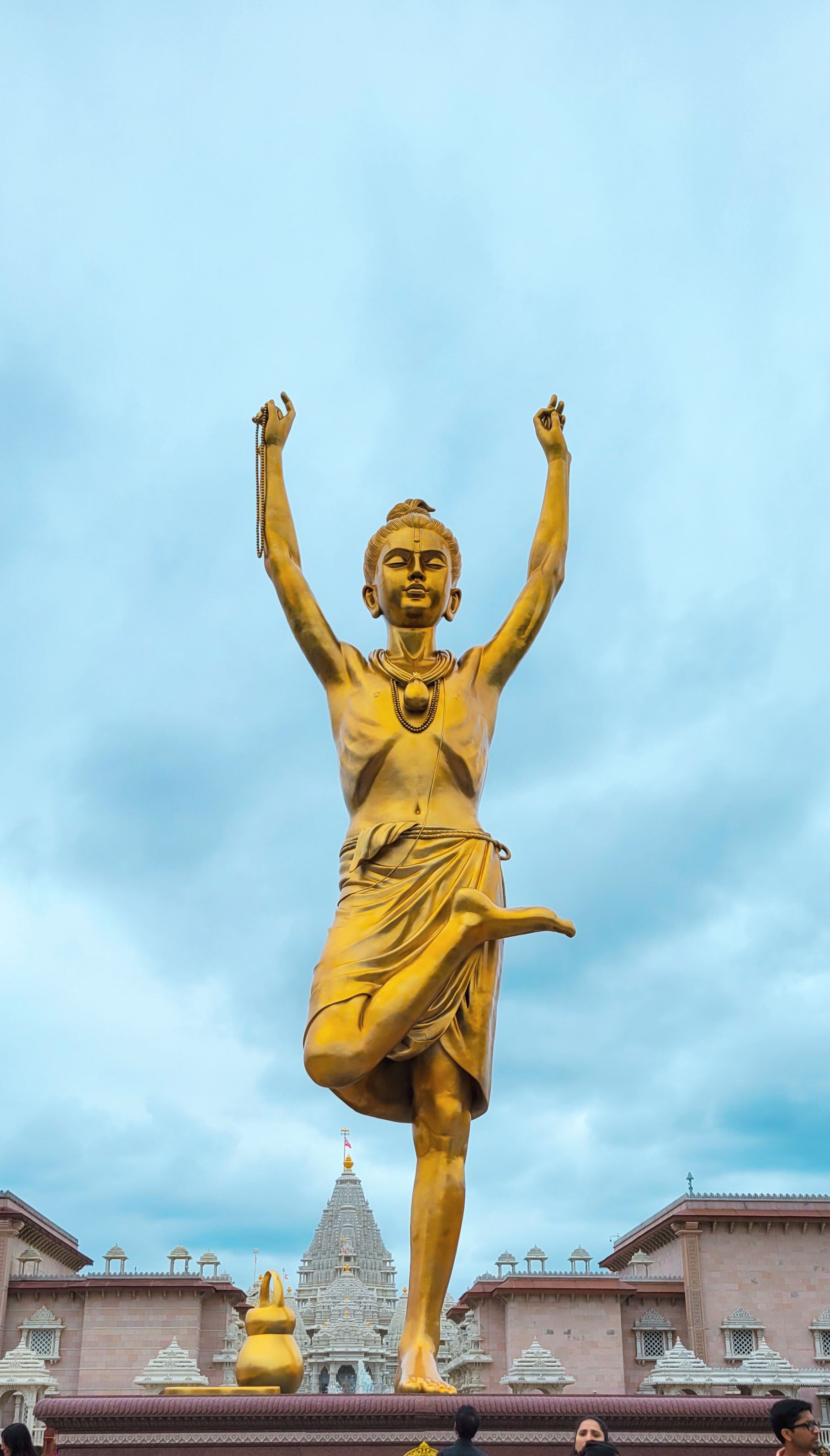 Majestic Nilkanth Varni statue at Akshardham Temple, Robbinsville, USA, under a vibrant sky.