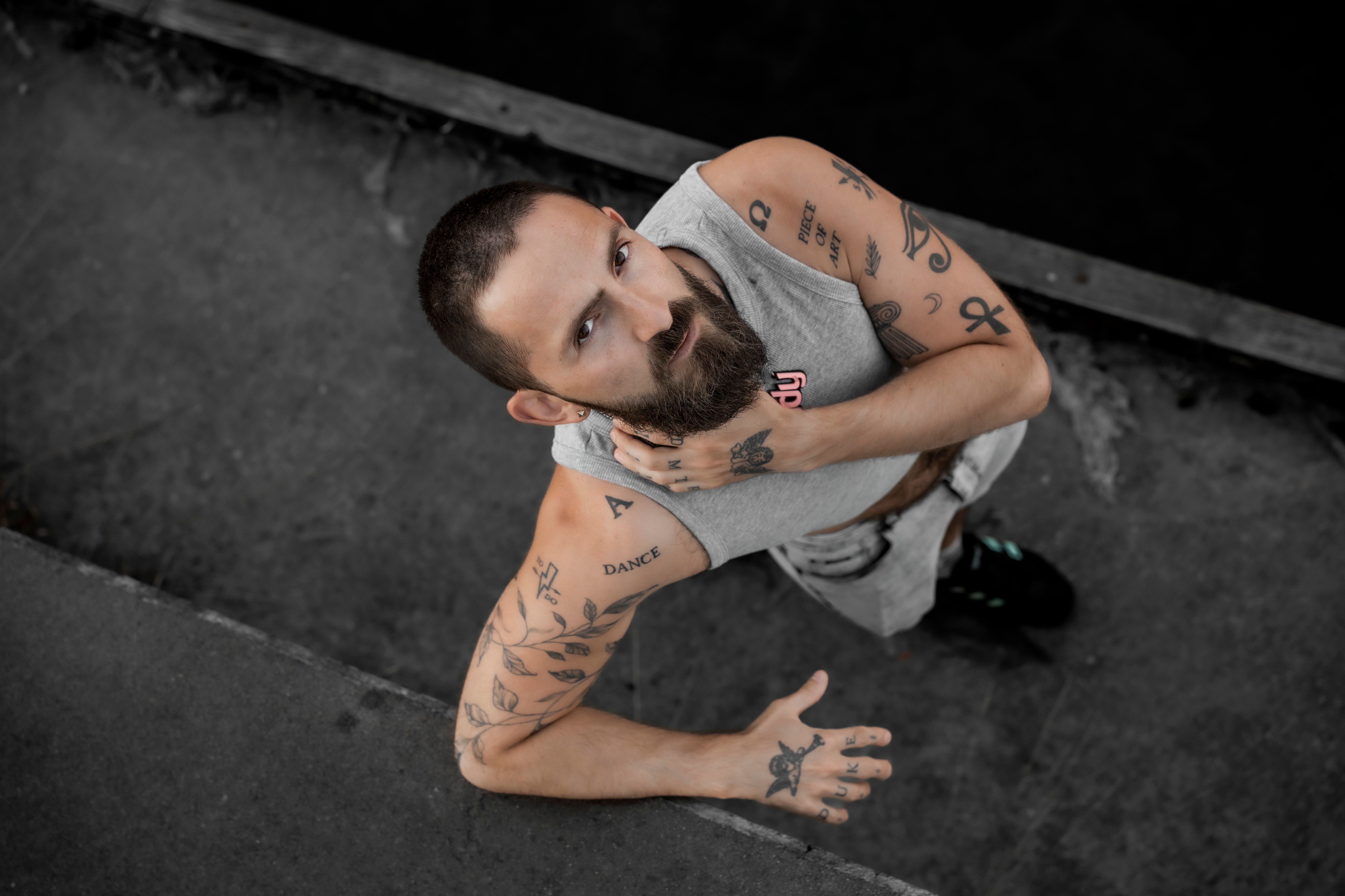 Influencer Sofre Ataques Após Tatuagem de Vini Jr.