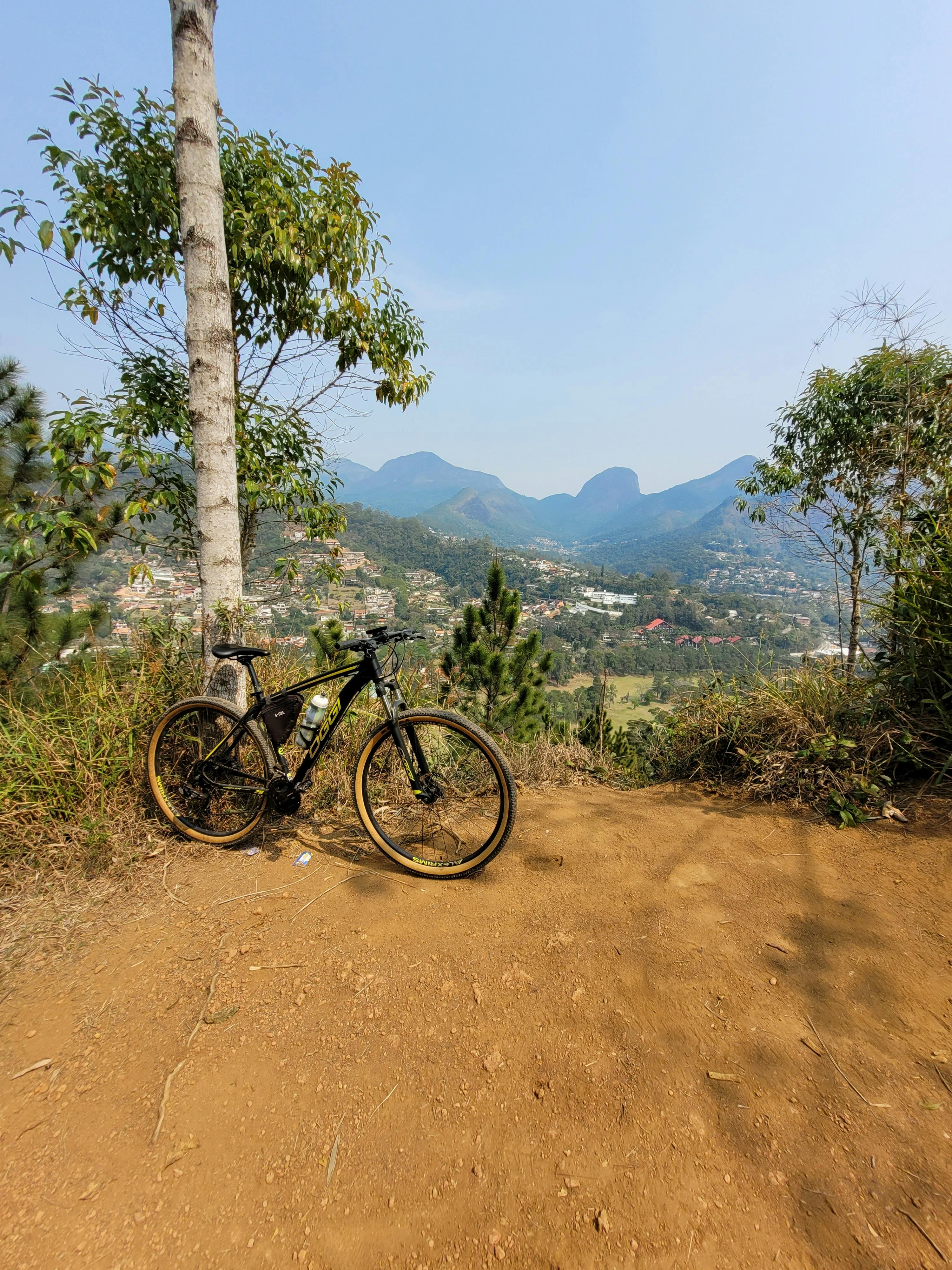 Bicycle parked on a scenic mountain trail with panoramic views. Ideal for travel and adventure imagery.