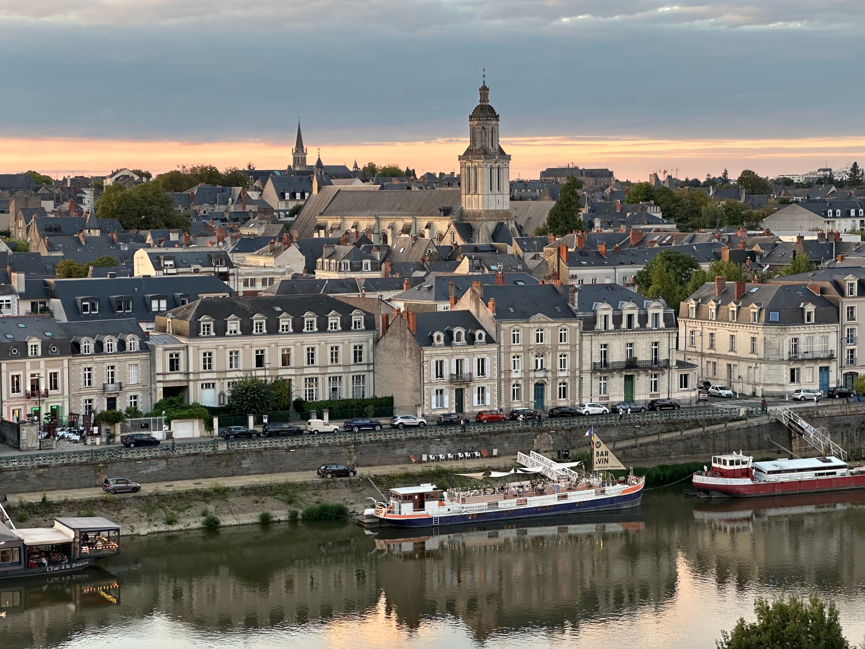 Ein Boot ohne Führerschein auf der Loire bei Tours mieten