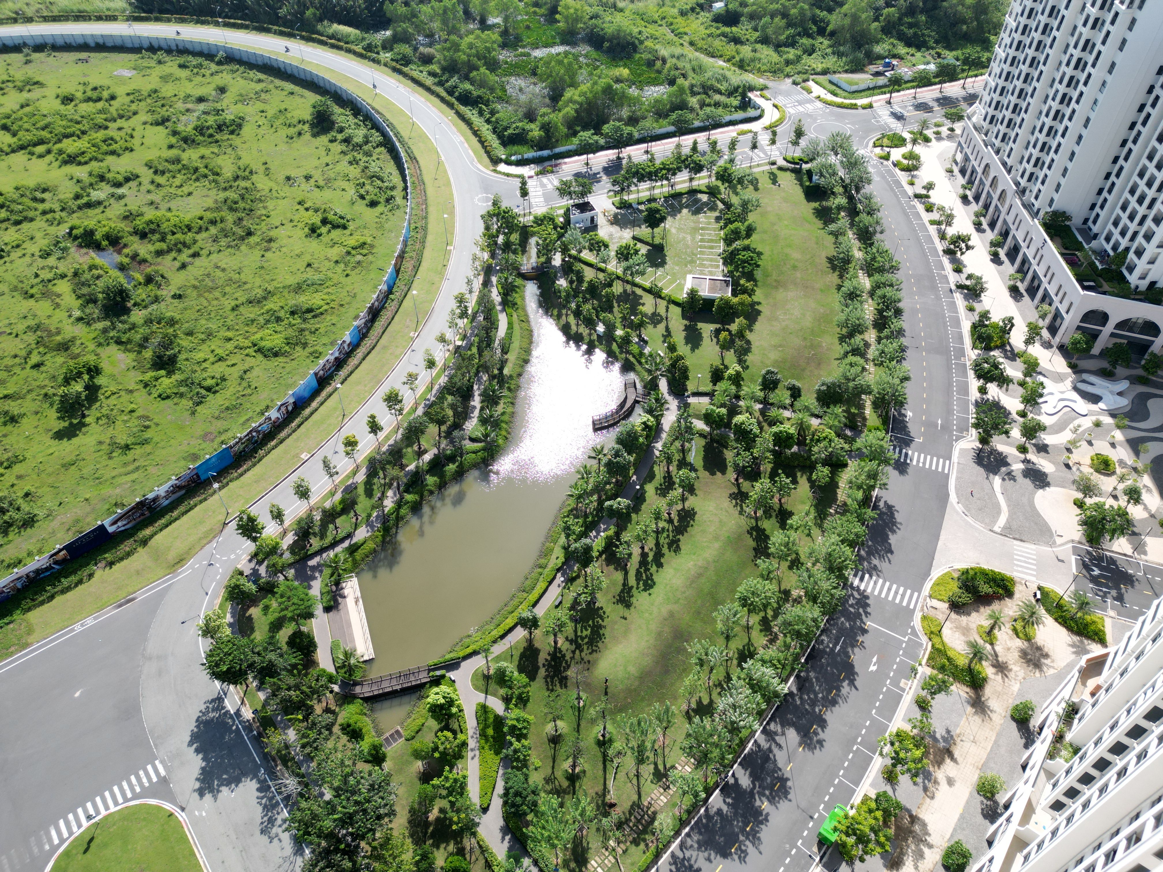 Aerial view showcasing vibrant greenery and modern architecture in Đồng Nai, Vietnam.