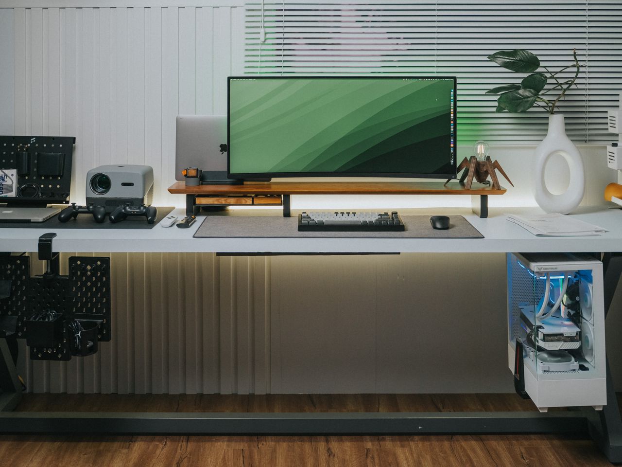 Computer System Service Picture Best Retail Computer Store in Yogi Chowk, Surat | HI SPEED SERVICES