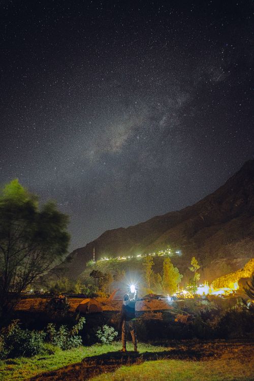 Free Soy el cosmos: Esta foto representa mi búsqueda constante de encontrar la iluminación. La sabiduría en medio de la oscuridad y como, a pesar de estar a oscuras, al final, termino encontran... Stock Photo