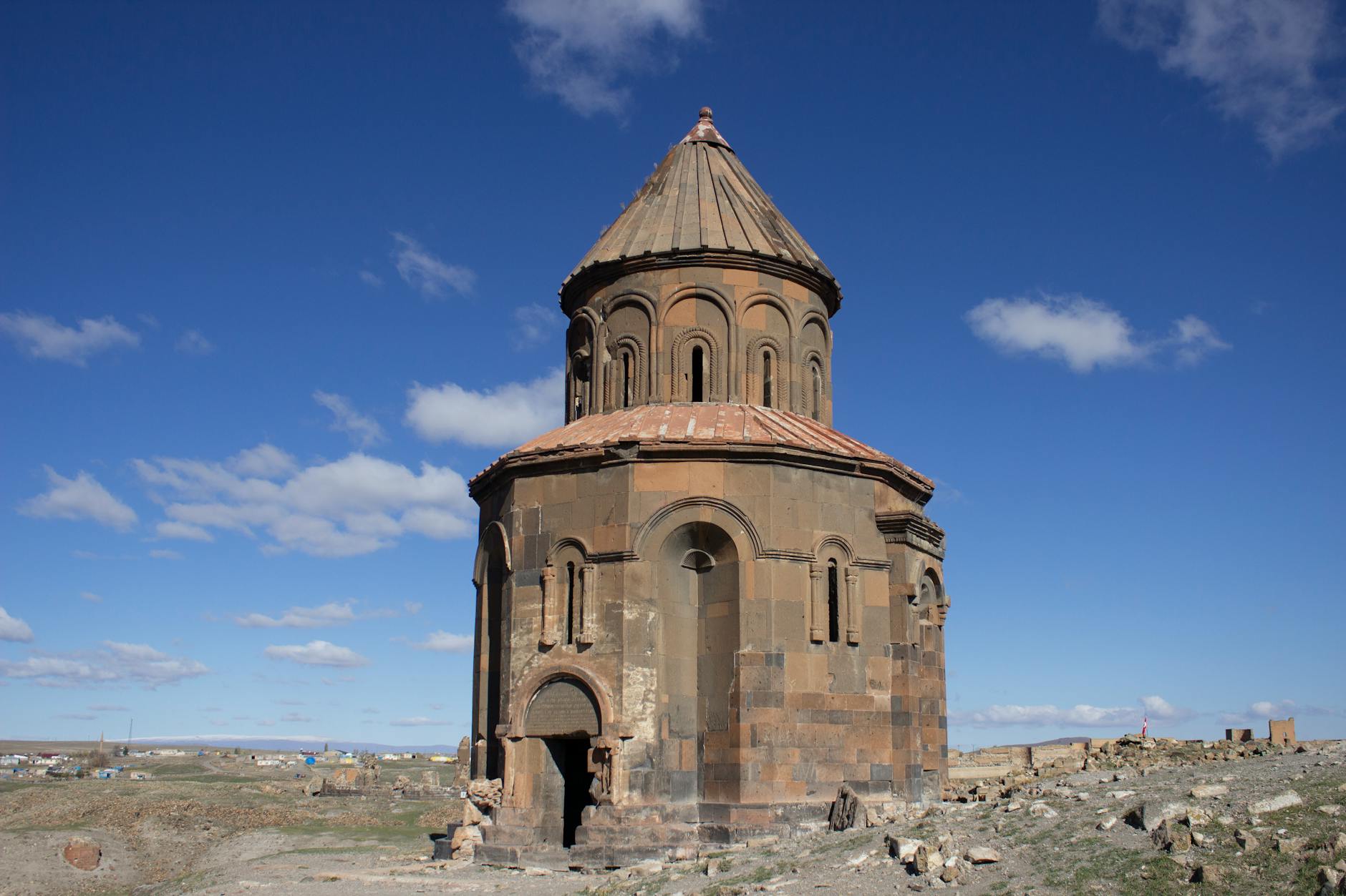 Q: Are there any travel credit cards that offer discounts in Macedonia?