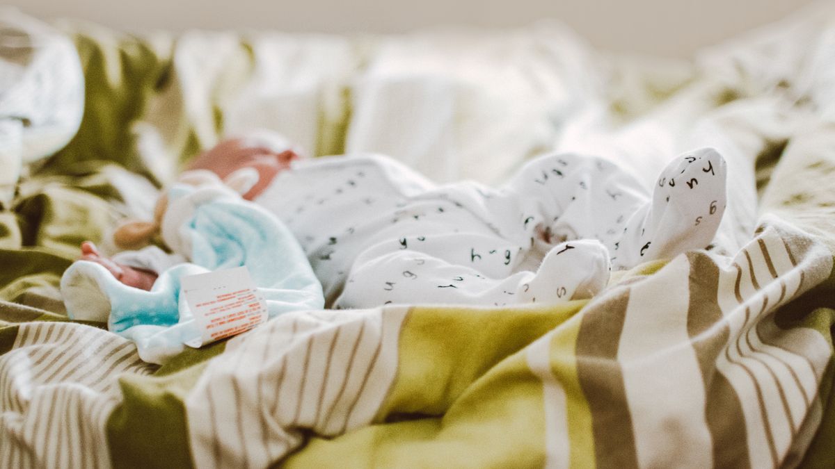 Comment instaurer une routine de sommeil estivale pour les bébés