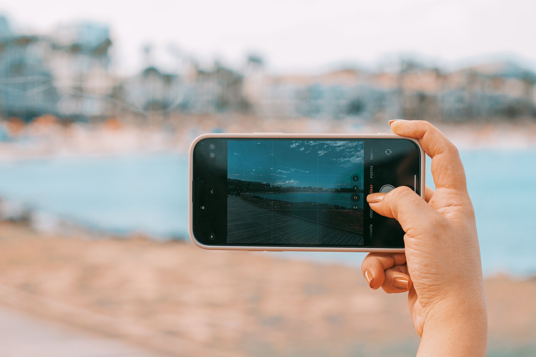 Mobile travel planning in a European city