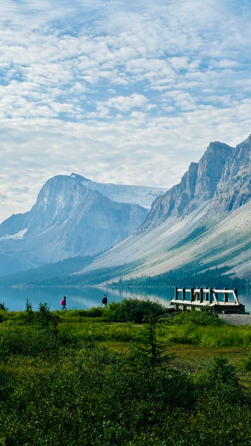 Free A beautiful mountain landscape with a lush green valley and blue sky. Perfect for travel inspiration. Stock Photo