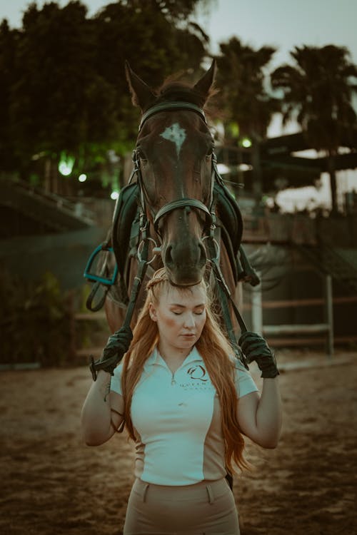 3D tranny porno Xotin uyda bolmaganida porno qaynonani sikdi