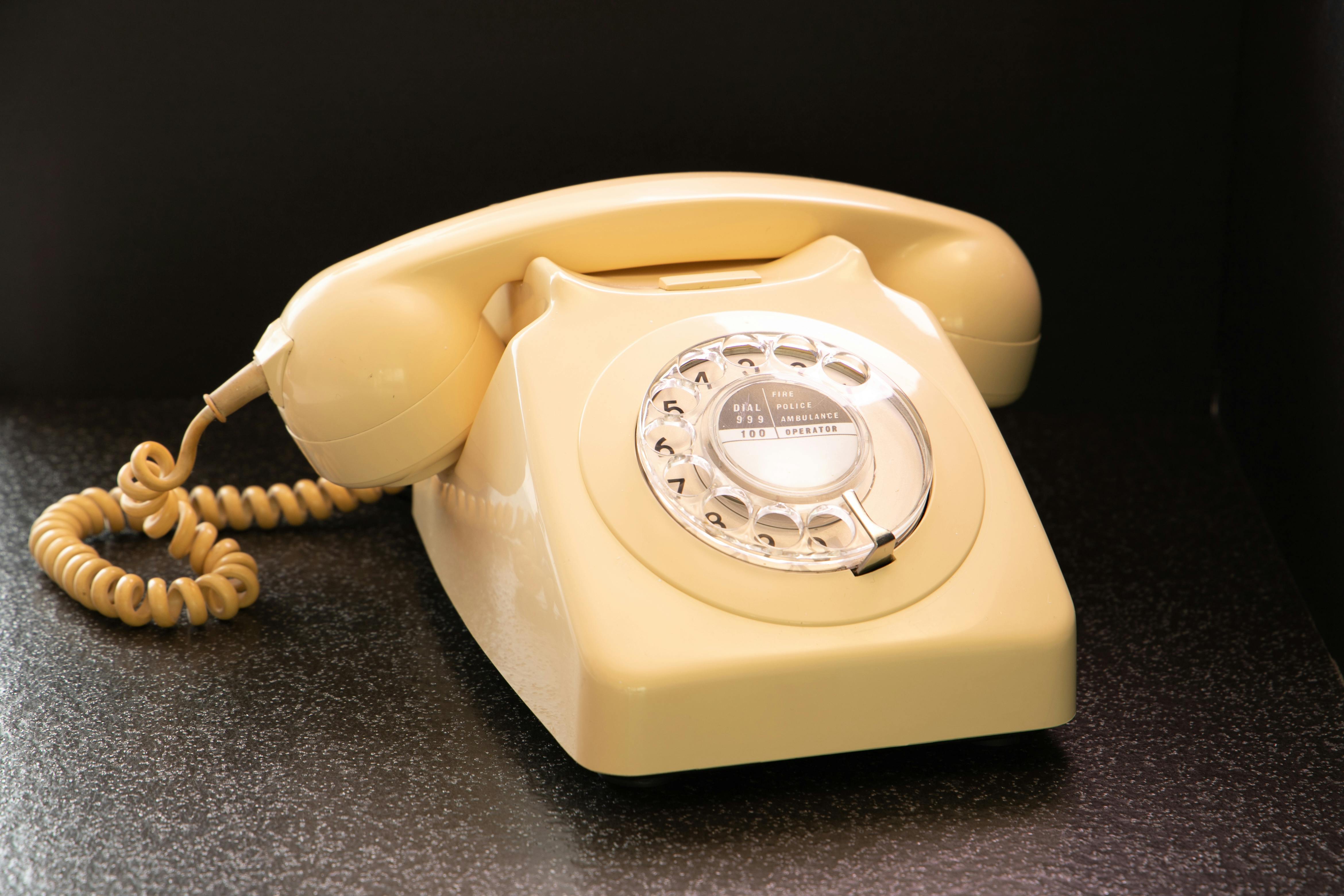 general lifestyle shop phone number — Photo by Nic Wood on Pexels
