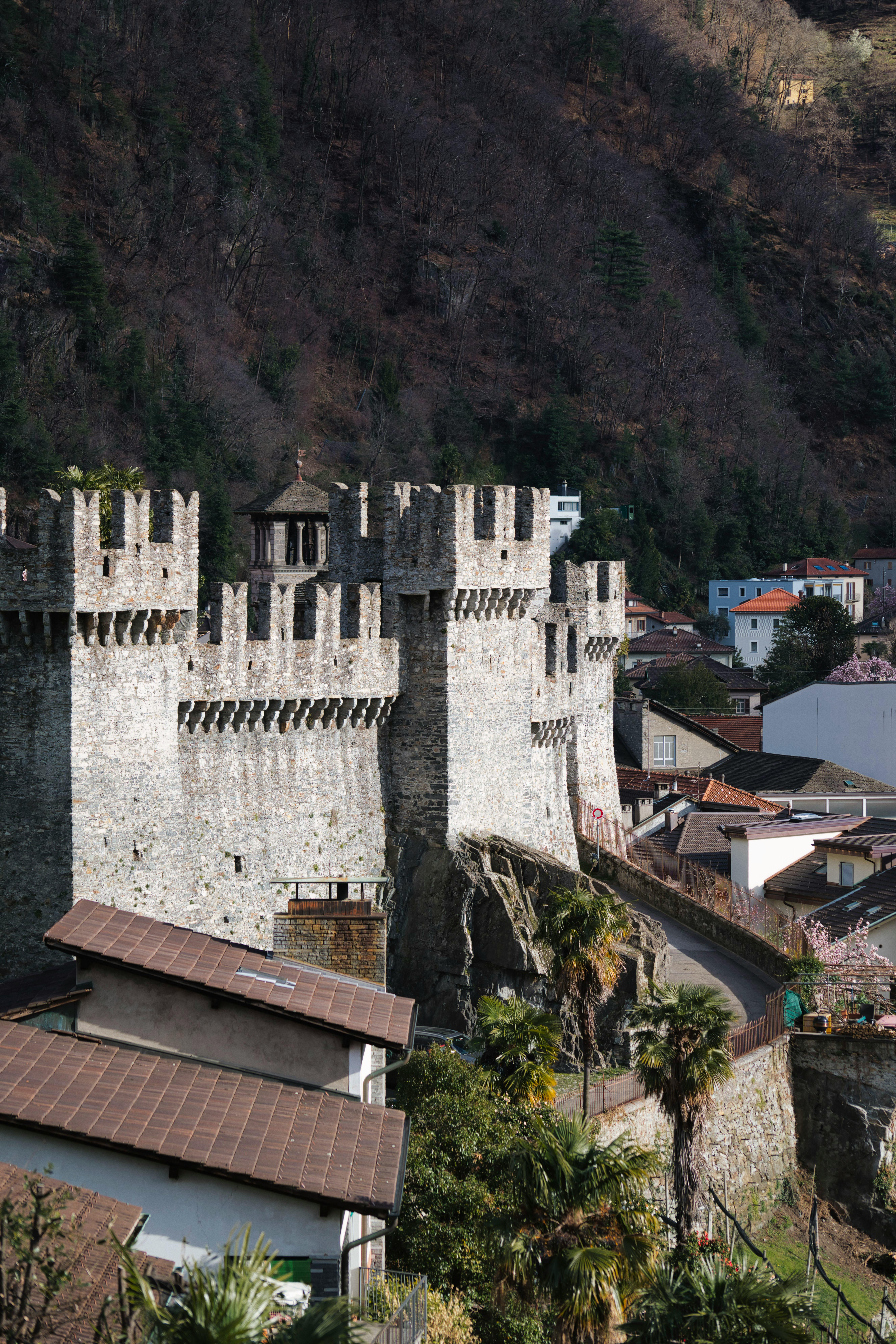 cel mai mic lanț alpin, castele medievale și city-breakuri de neuitat