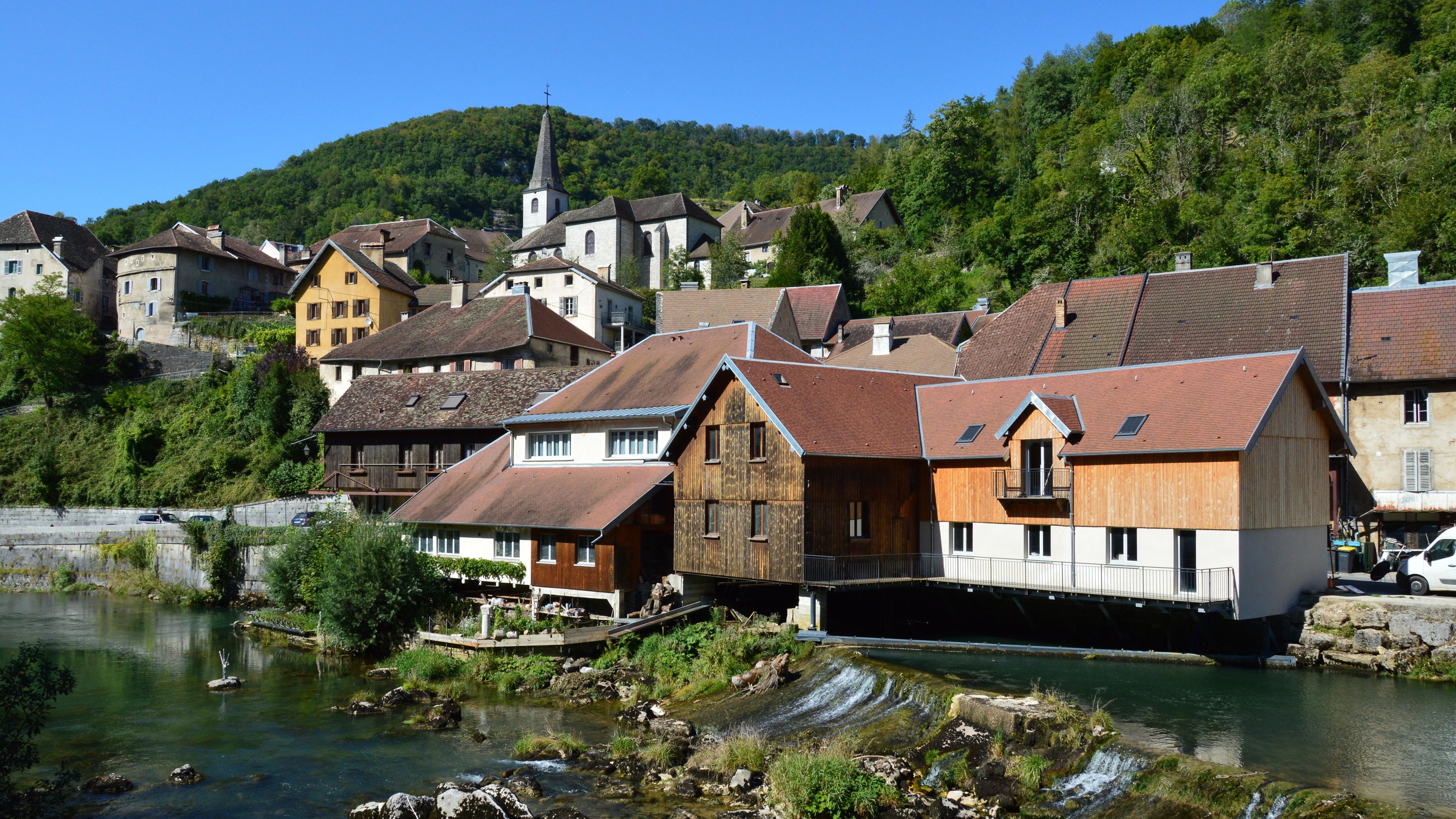 Houses near River in Town · Free Stock Photo