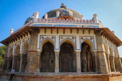 Free Explore the intricate design of an iconic monument in New Delhi, capturing its historical essence and architectural beauty. Stock Photo