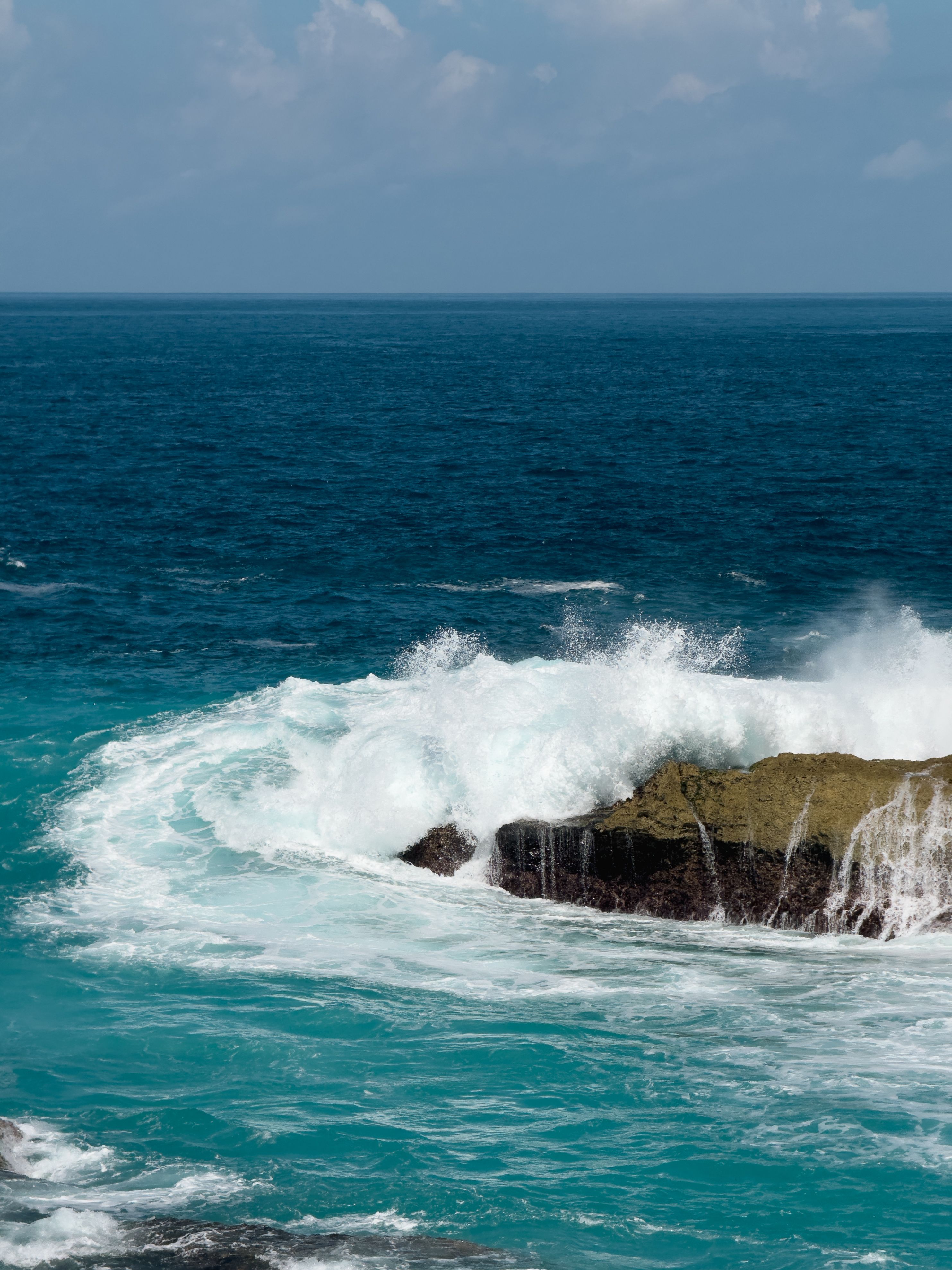 Wave Cruishing on Rocks on Sea Coast · Free Stock Photo