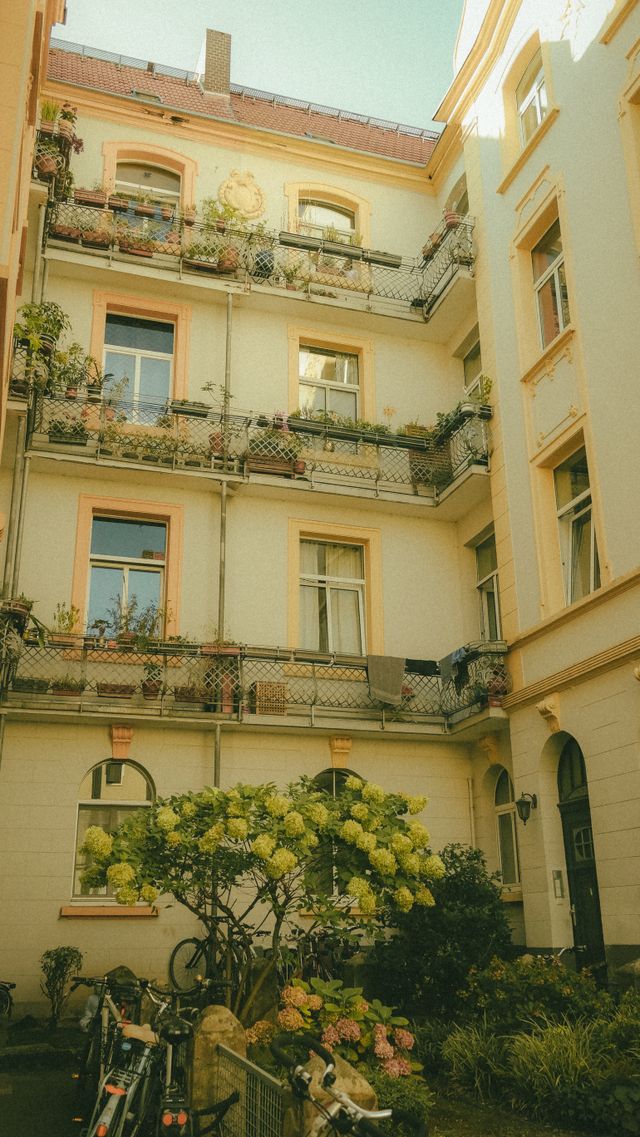 Rear patio courtyard — Ruxanda Photography on Pexels