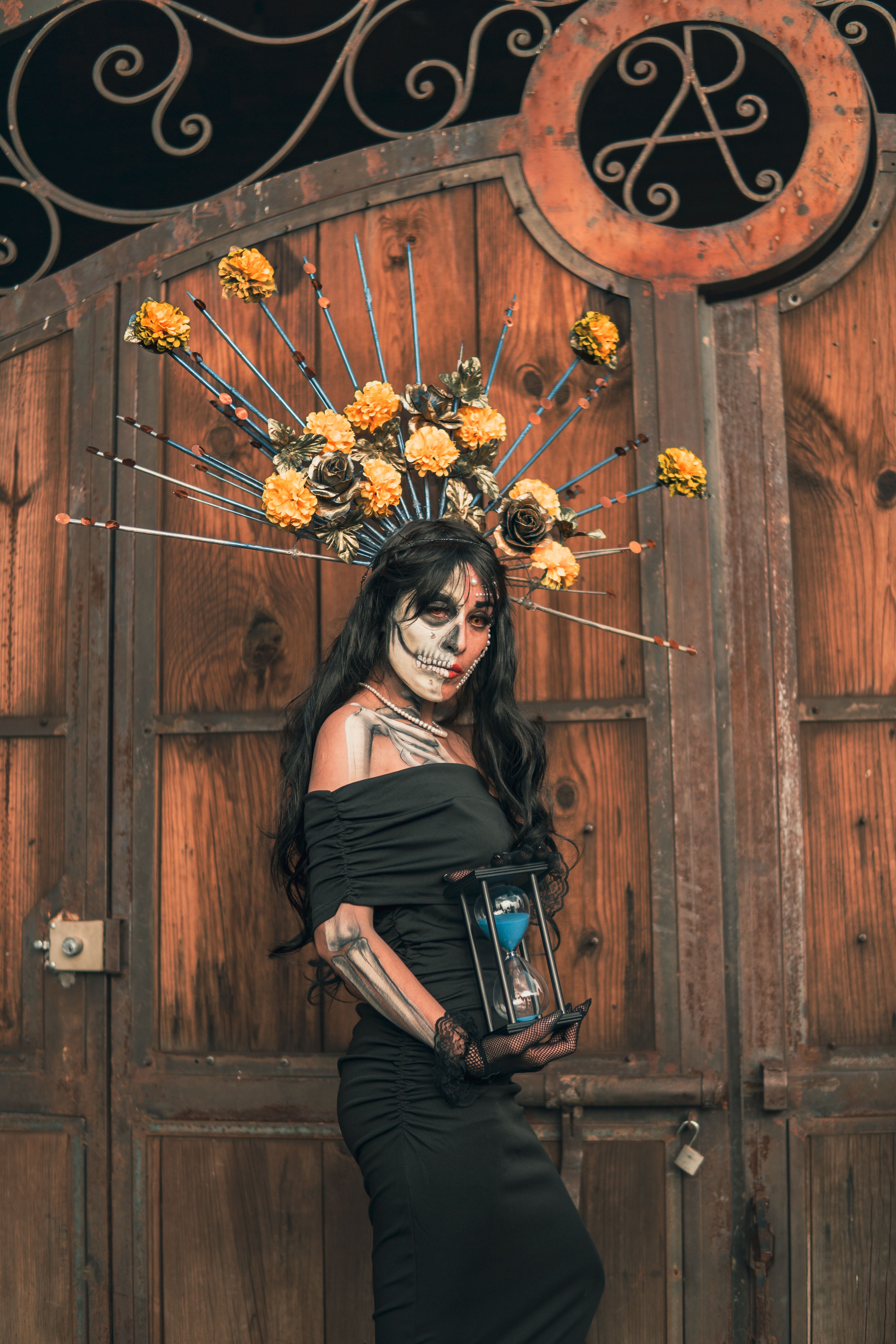 A woman in a black dress with flowers on her head · Free Stock Photo