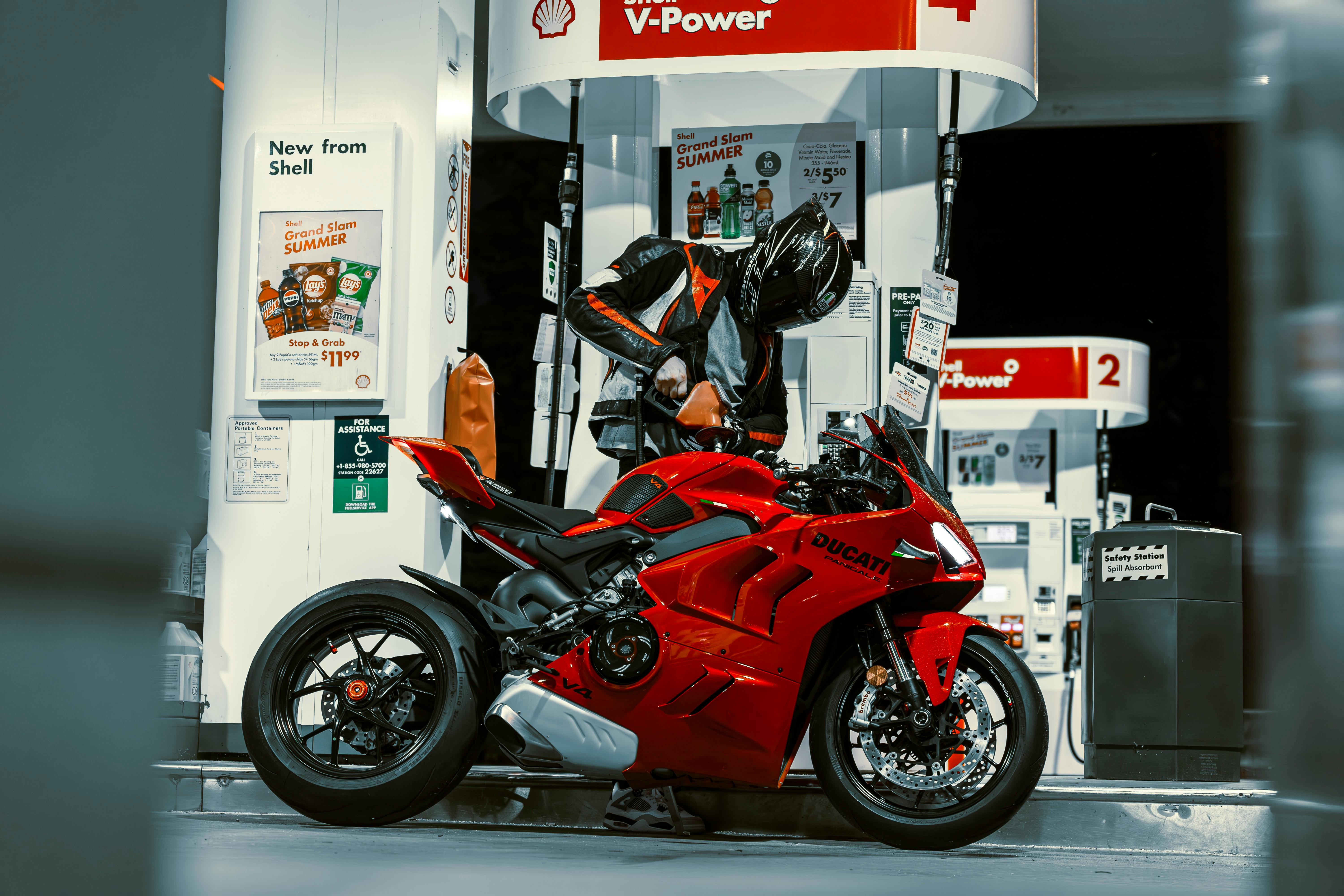 Shell Canada Offers Free Meal to Commercial Delivery Drivers — Photo by Bradley De Melo on Pexels