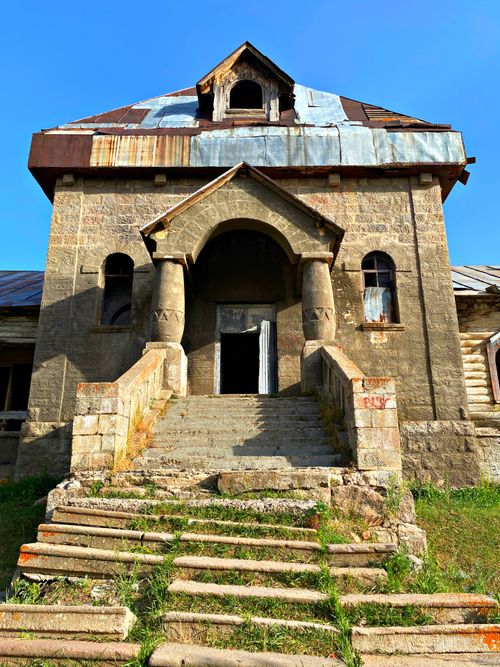 Free An old stone building with worn steps, showcasing rustic architecture in an outdoor setting. Stock Photo