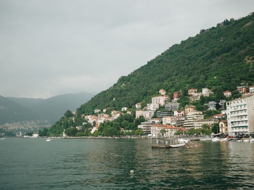 Free Peaceful landscape of Lake Como with hillside villas and lush greenery. Stock Photo