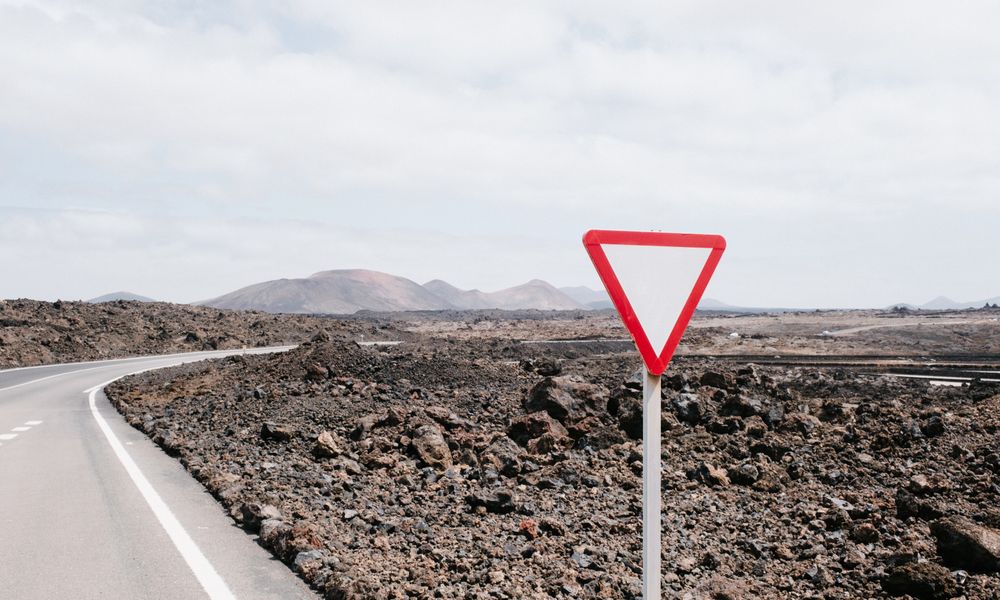 volcanic eruption warning sign