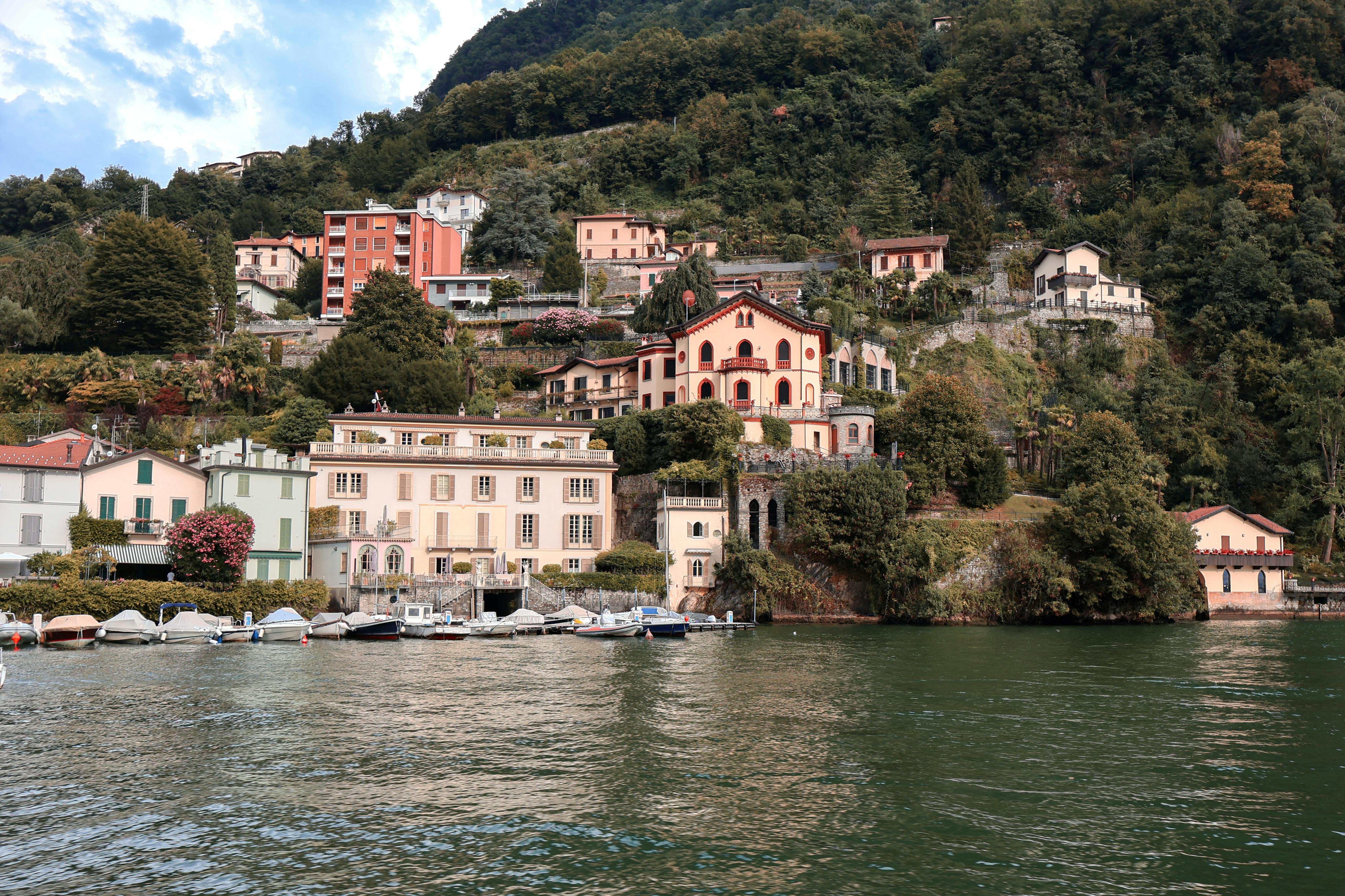 Riflessi sul lago di Como davanti a Morcoddi