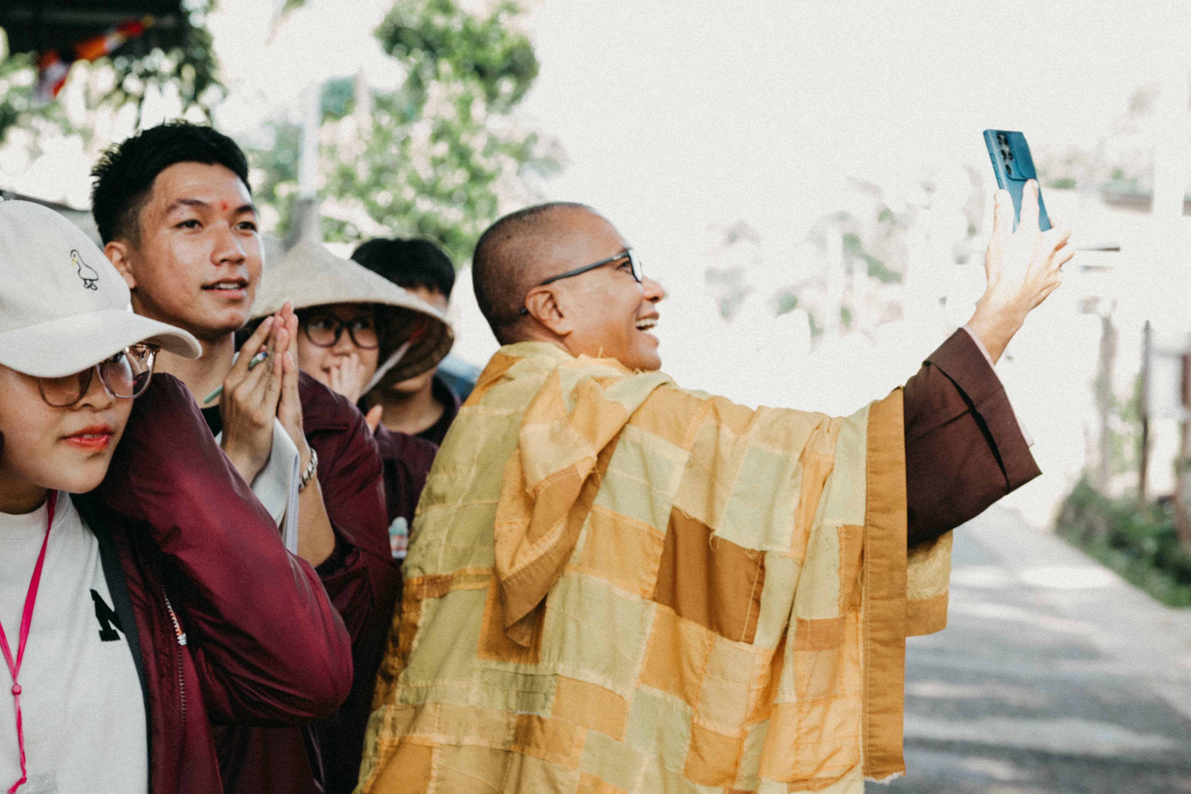 Ken Jeong and Anderson Cooper: CT celebrity news and gossip, Feb. 2026 — Photo by Thư Tiêu on Pexels