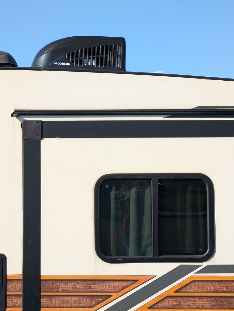 RV air conditioning unit service