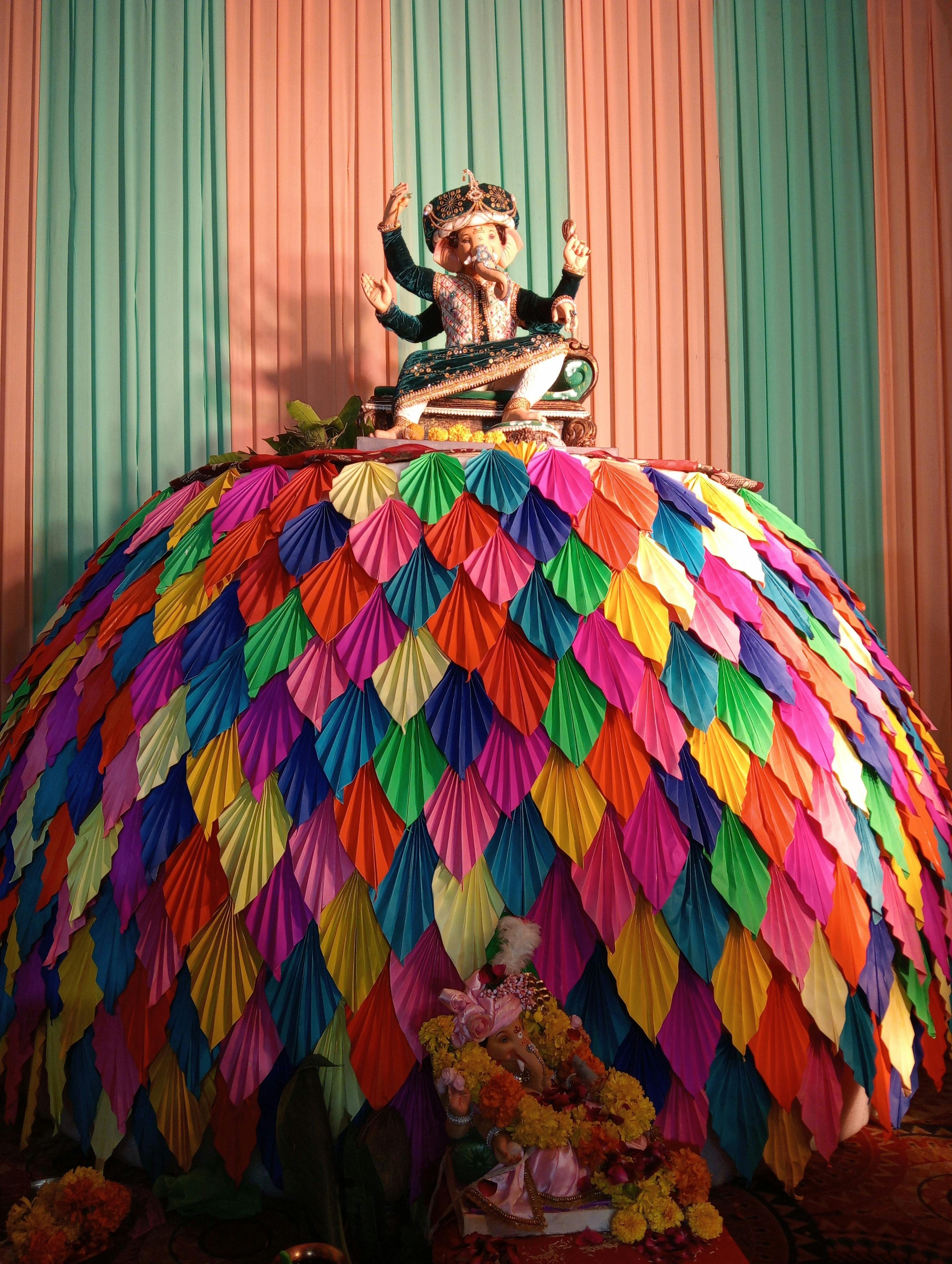 Kuil-Kuil Hindu yang Penuh Warna: Menjelajahi Kekayaan Tradisi India