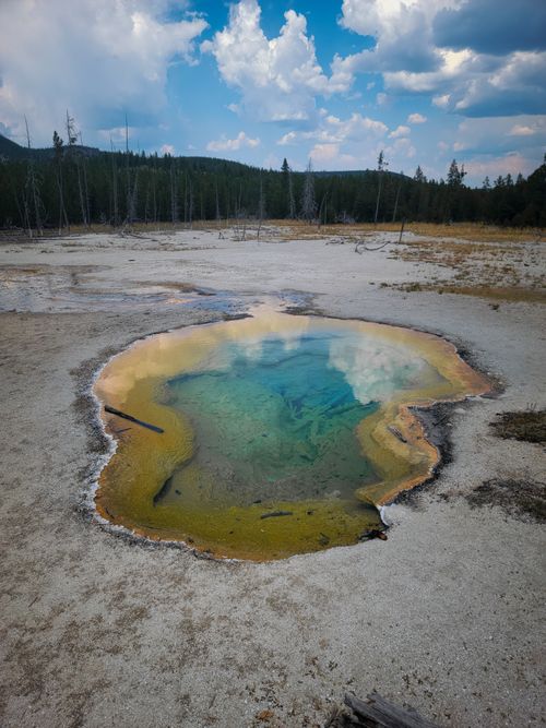 Free Vibrant geothermal hot spring in Yellowstone National Park, showcasing vivid colors and natural beauty. Stock Photo