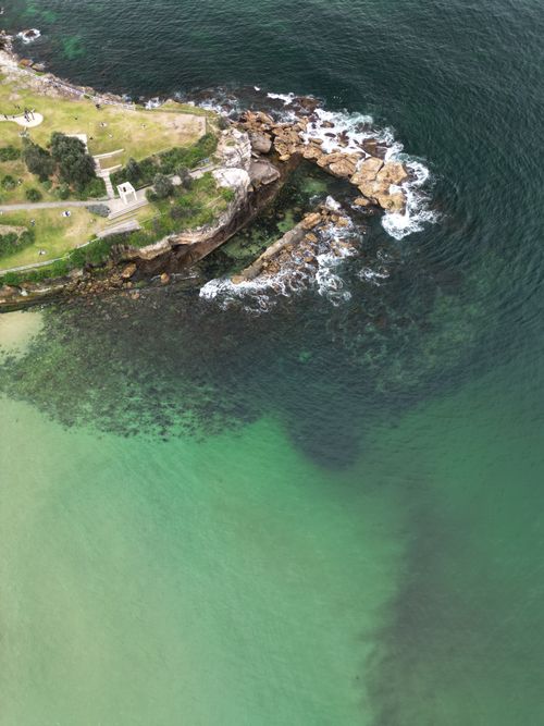 Free Explore the stunning aerial view of Coogee Beach's cliffs and turquoise ocean waves in NSW, Australia. Stock Photo