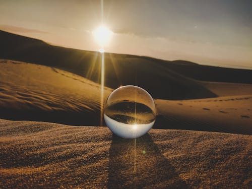 免費 沙漠上的水晶球攝影 圖庫相片