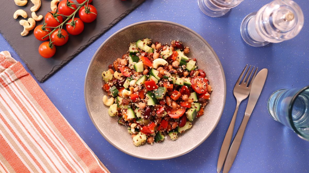 Quinoa salad with cucumber and cooked chickpeas