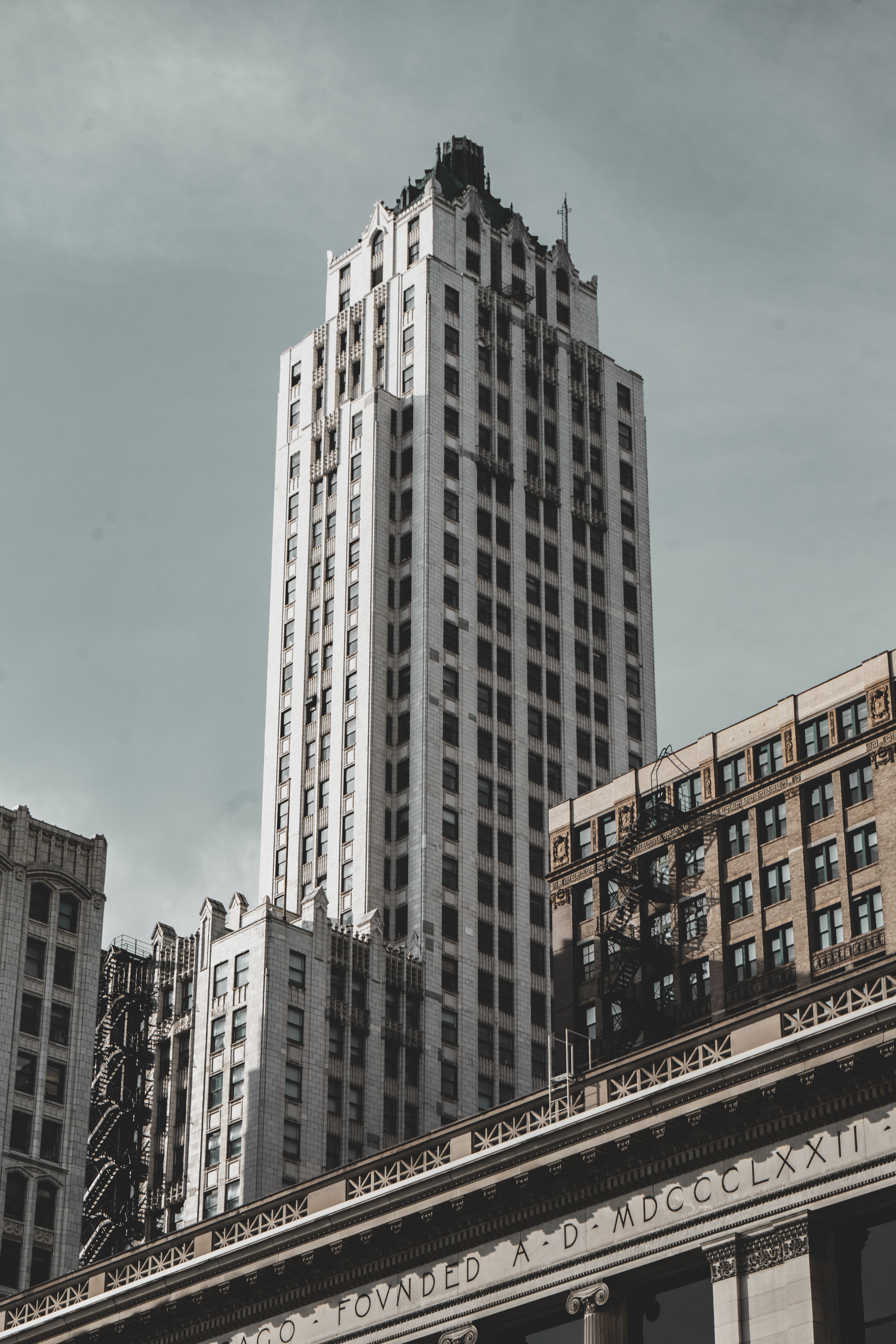 Modern High Rise Pittsfield Building in Chicago · Free Stock Photo