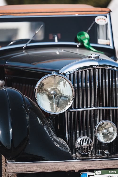 Free Close-up shot of a restored vintage car showcasing its chrome grille and classic design. Stock Photo