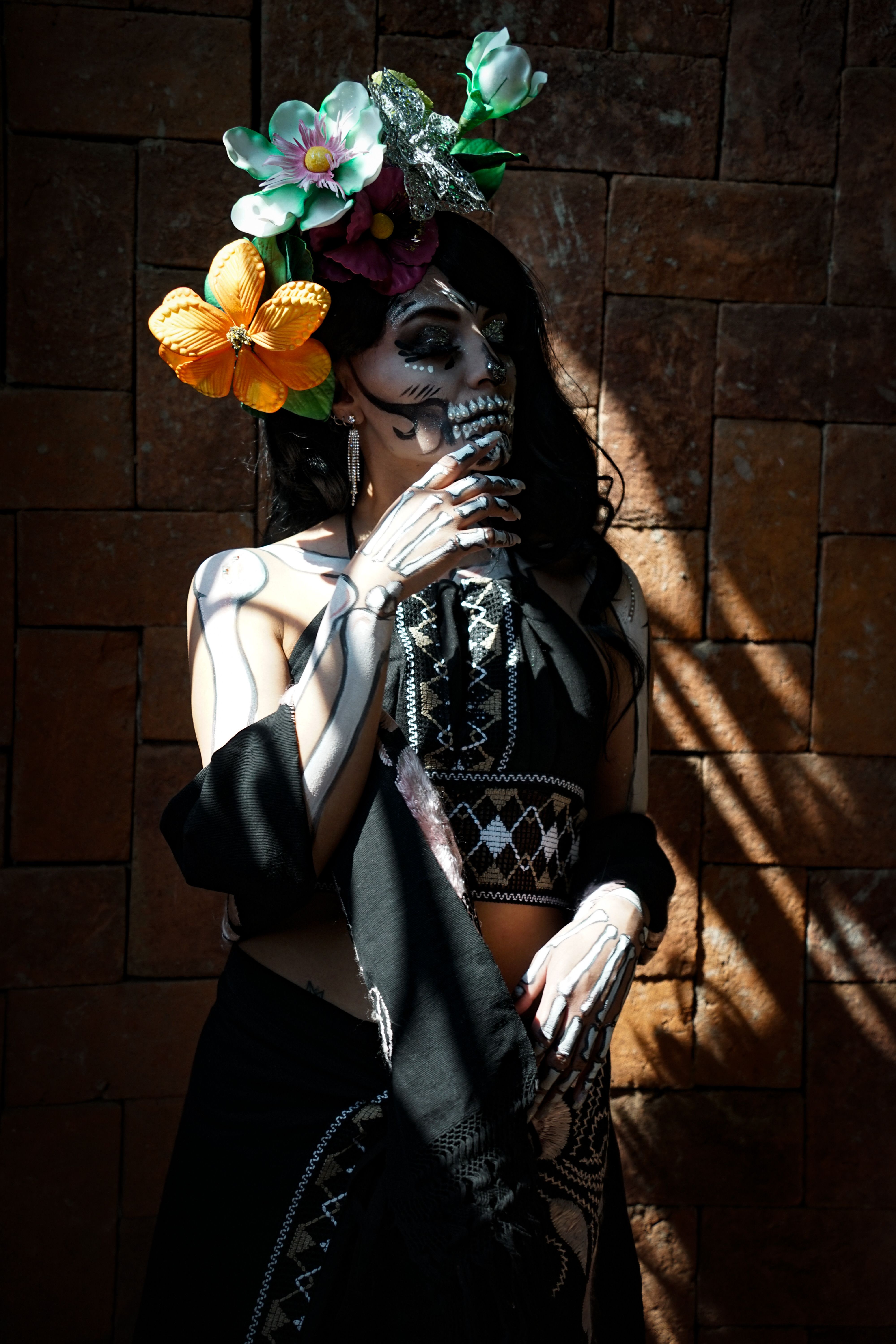 A woman in a black dress with flowers on her head · Free Stock Photo