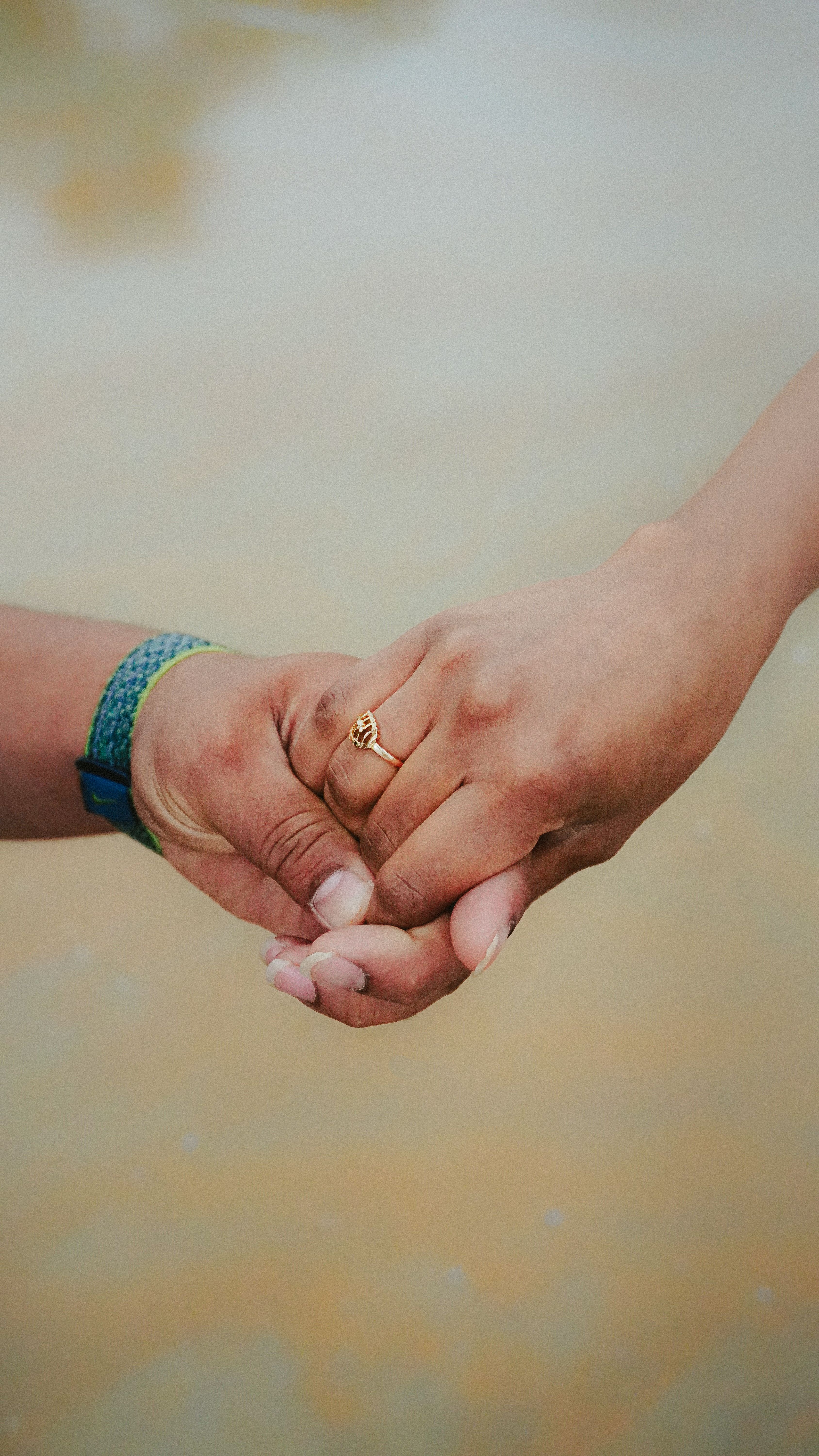Online dating: starting a conversation on a niche platform