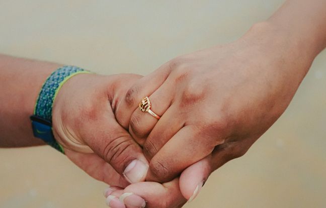 Online dating: starting a conversation on a niche platform