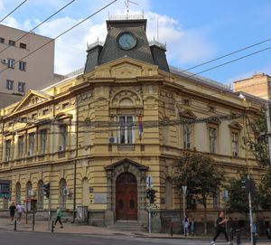 A historic bank building in a city centre — photo by mywin_dow on Pexels