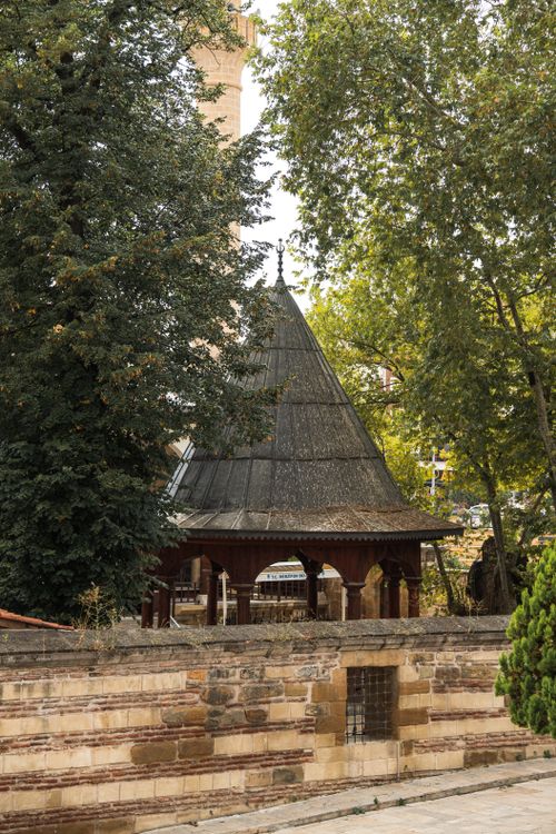 Free Beautiful historic gazebo surrounded by lush trees in Merzifon, Amasya, Türkiye. Stock Photo