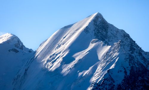 Free A breathtaking view of Mont Blanc covered in snow under a bright blue sky, showcasing natural beauty. Stock Photo