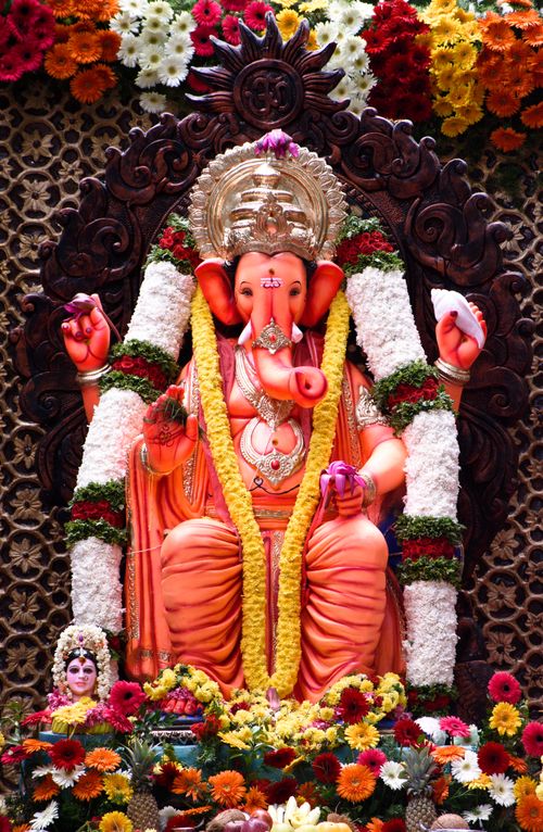 Free Colorful Ganesh statue adorned with vibrant flowers in Bengaluru, India. Stock Photo