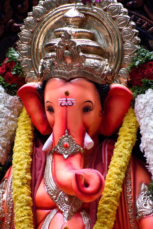 Free Vibrant Ganesha idol with detailed ornaments, popular in Indian religious festivals like Ganesh Chaturthi in Bengaluru. Stock Photo