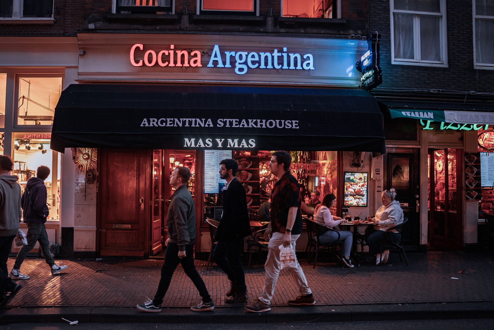 Ontwikkelingen in de Bredase horeca: nieuwe Franse bistro's en Italiaanse borrelbars
